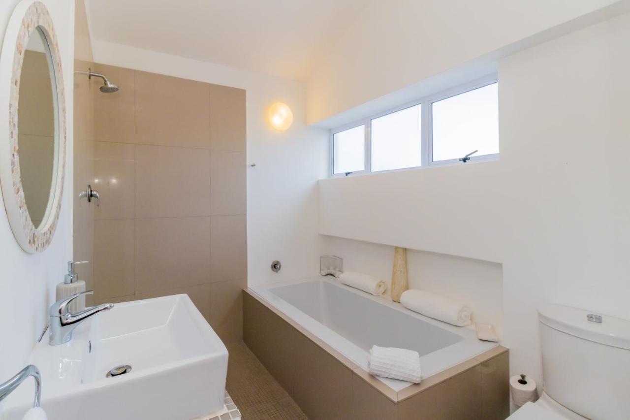 White Waves Beach House Bloubergstrand Eksteriør billede